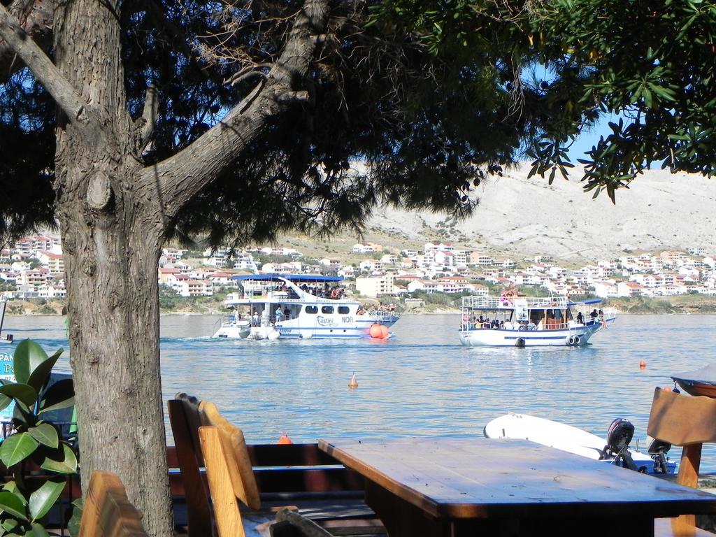 Apartments Riva Pag Town Oda fotoğraf